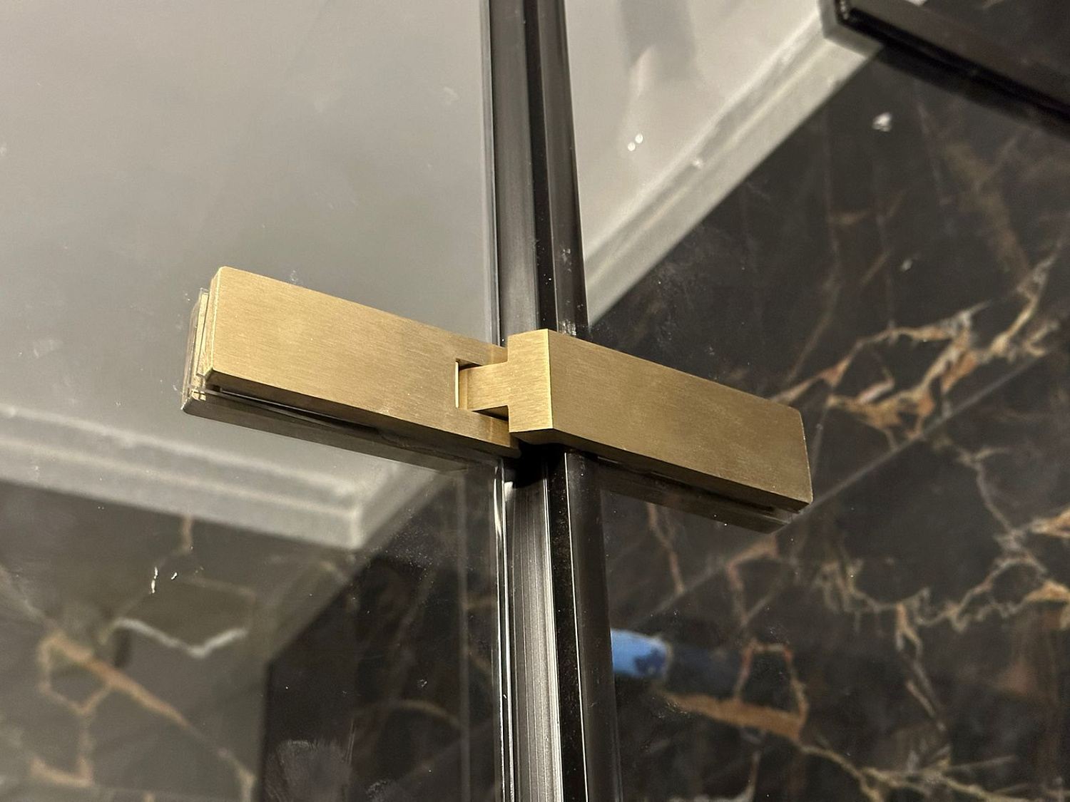 P03-104BGM/sus304 Петля стекло-стекло 135˚, брашированное золото, sus304